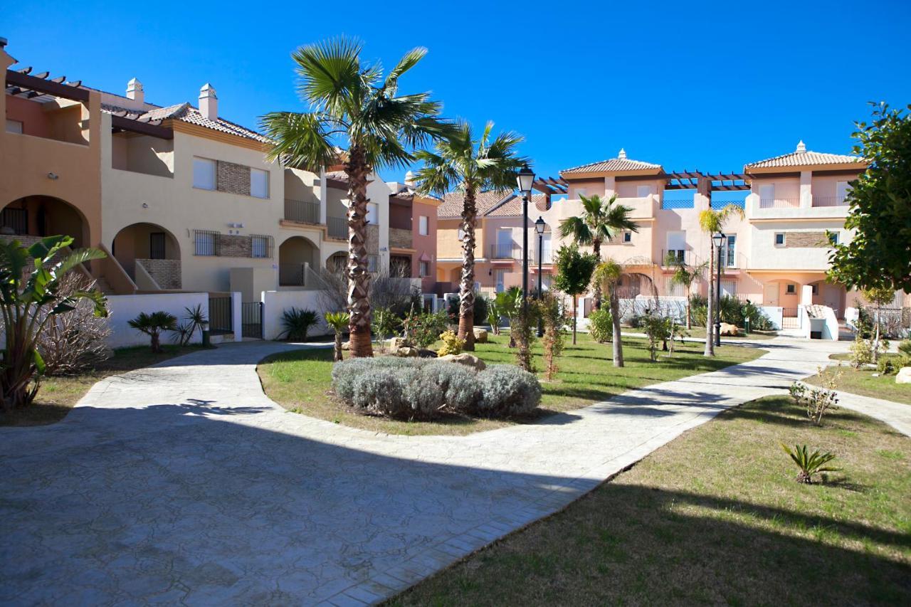 סהרה דה לוס אטונס Zahara Sol Villas Y Apartamentos By Qhotels מראה חיצוני תמונה