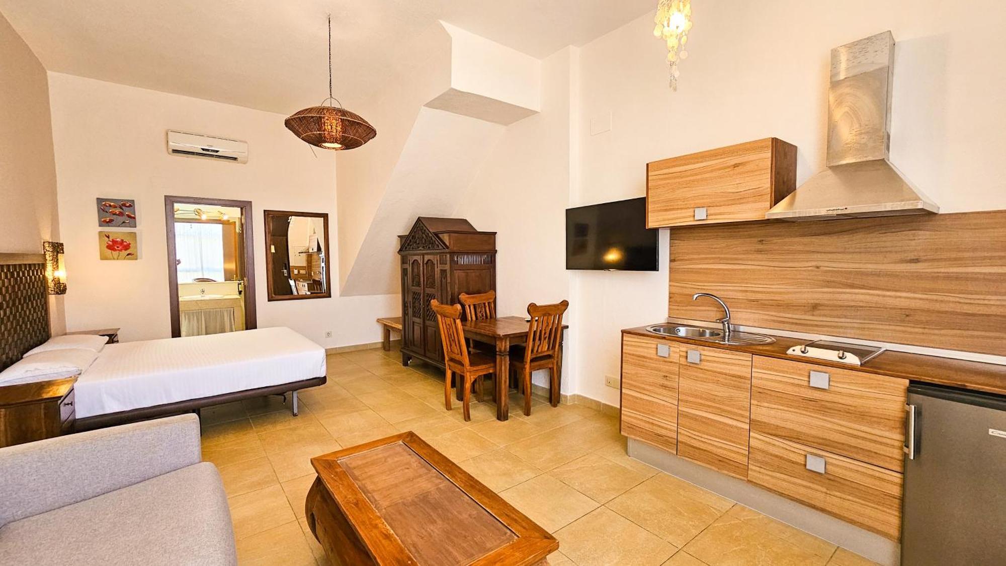 סהרה דה לוס אטונס Zahara Sol Villas Y Apartamentos By Qhotels מראה חיצוני תמונה