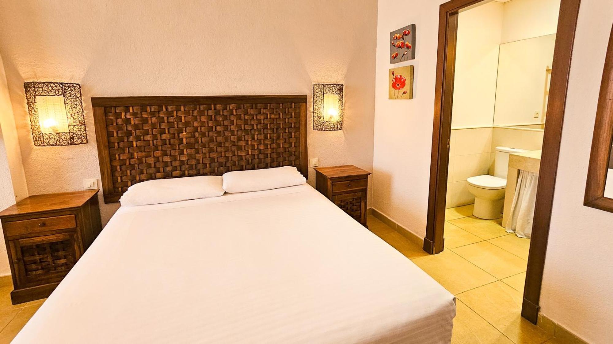 סהרה דה לוס אטונס Zahara Sol Villas Y Apartamentos By Qhotels מראה חיצוני תמונה